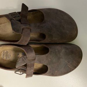 Birkenstock  Paris T Strap with buckle